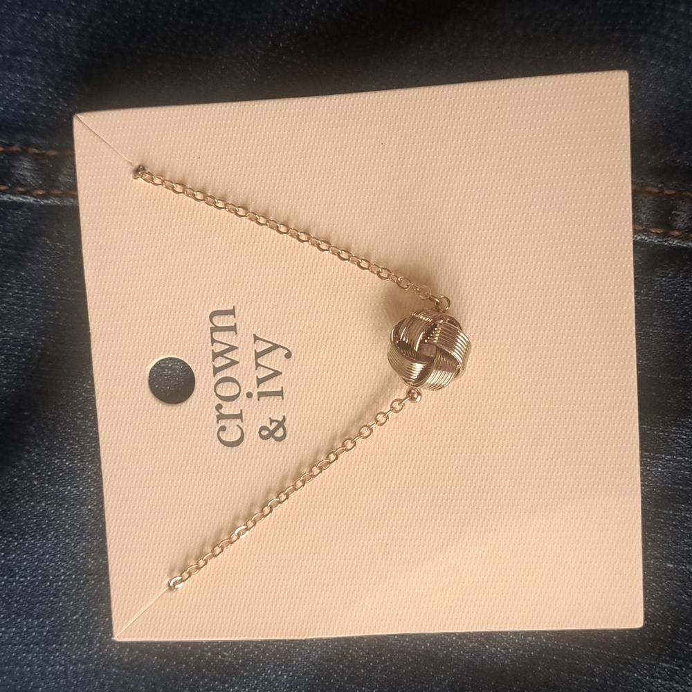 Nwt Crown & Ivy Pendant Necklace-Goldtone